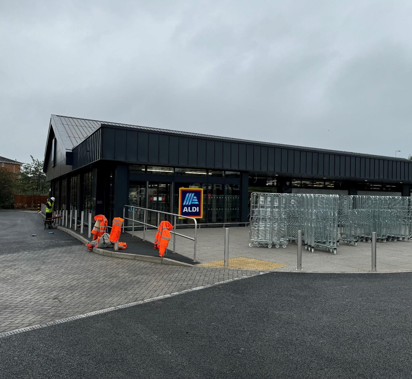 ALDI Ferry Road Cardiff   Final Photos At Handover 06.09